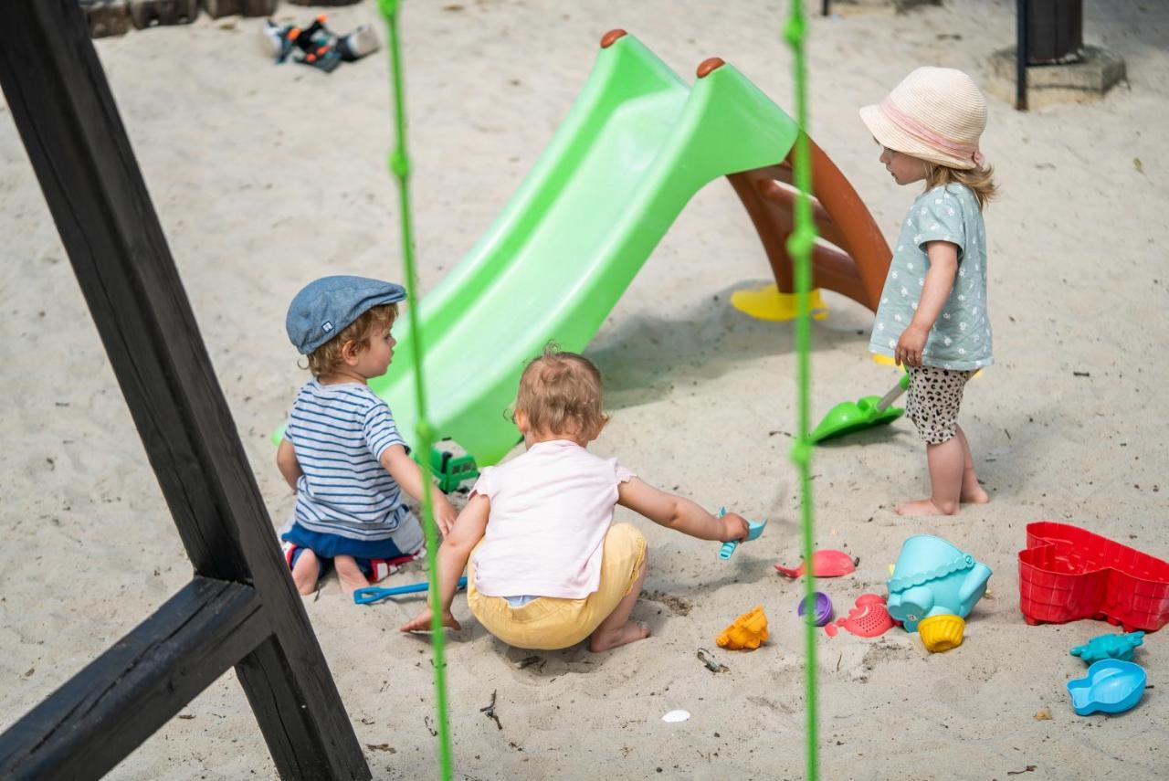 Pod Debami Domki ,Pokoje,Nauka Jazdy Konnej Sarbsk Obok Leby Exteriör bild